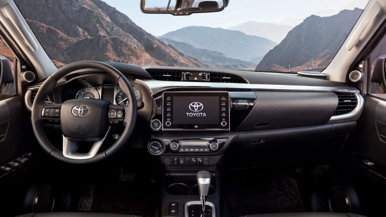 Toyota Hilux SRX lidera ventas en Brasil y combina robustez, buen desempeño off-road y capota de serie, pero tiene consumo elevado y proyecto antiguo.