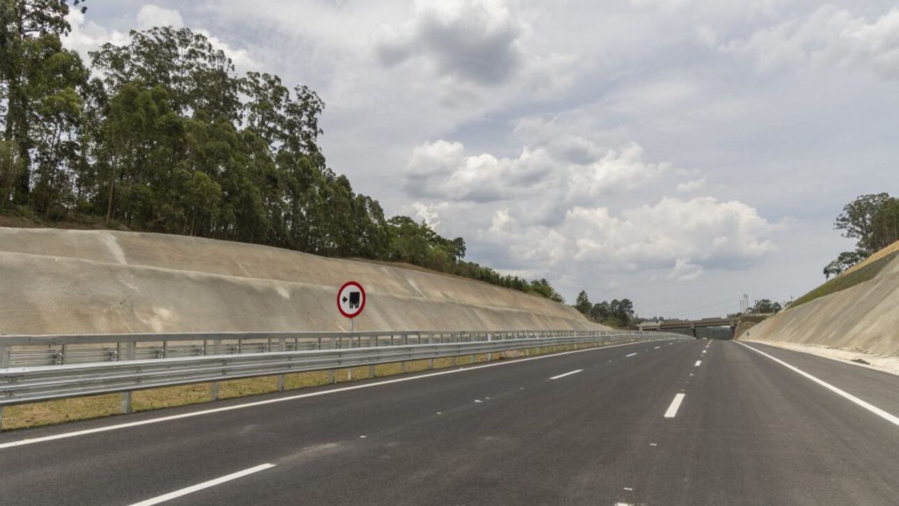 Tramo Norte del Rodoanel de São Paulo avanza con inversión de R$ 3,4 bilhões, uso de asfalto SMA de Fórmula 1 y promesa de seguridad.