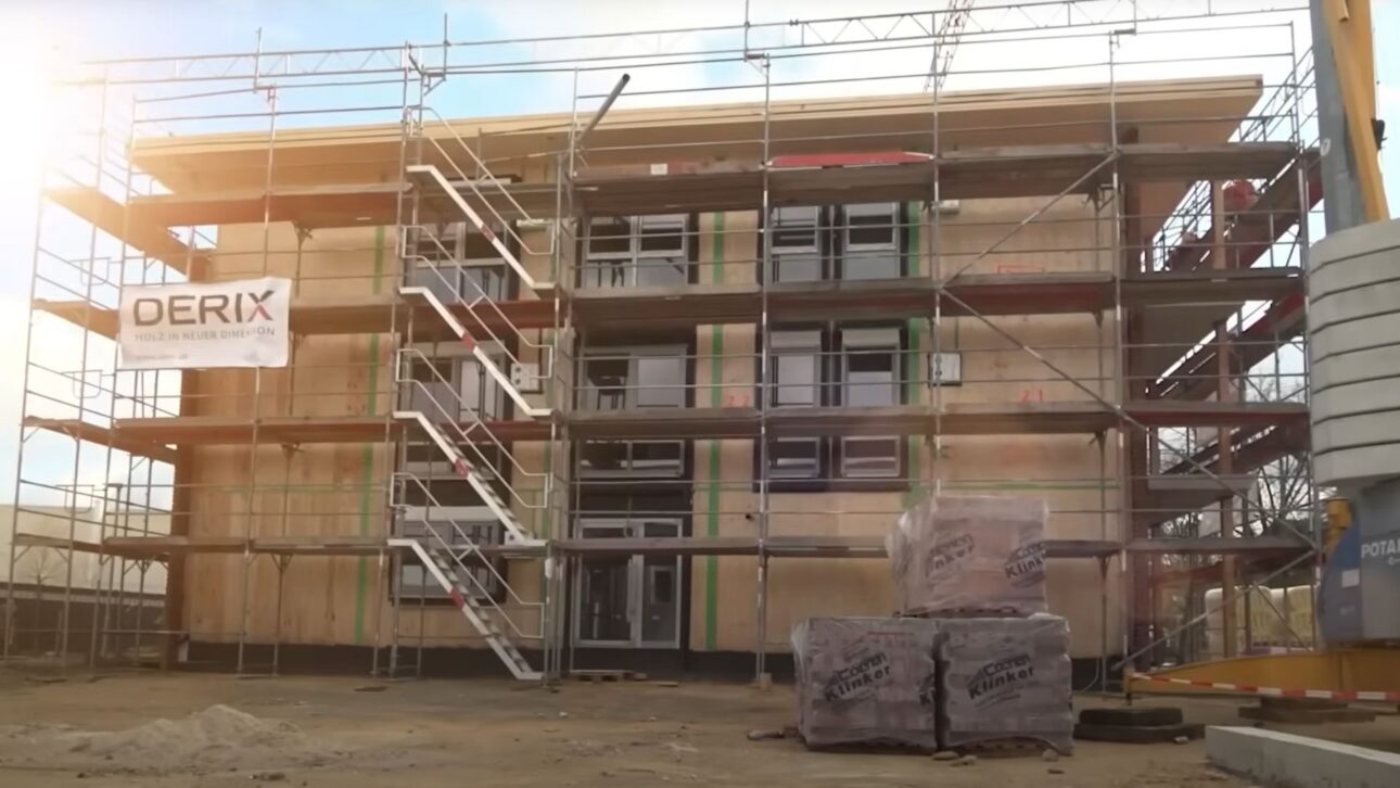 Construcción en madera avanza con sistemas industrializados, nuevos compuestos y soluciones que reducen plazos, amplían rendimiento y viabilizan edificios urbanos.