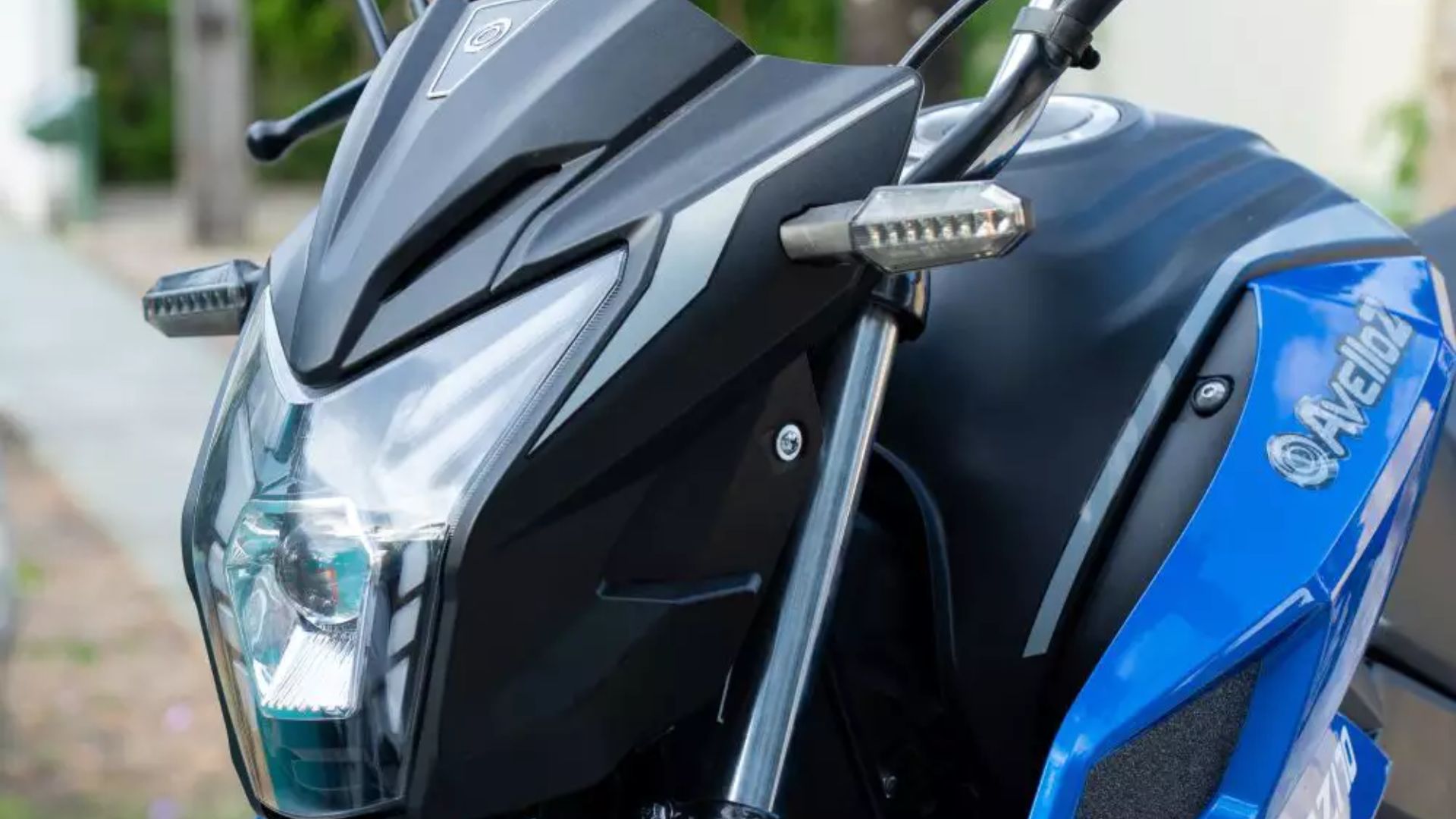 Avelloz confirma a AZ170 Bravo, moto street brasileira de 170 cc, 18,3 cv e consumo estimado de 35 km/l, com lançamento previsto para 2026.