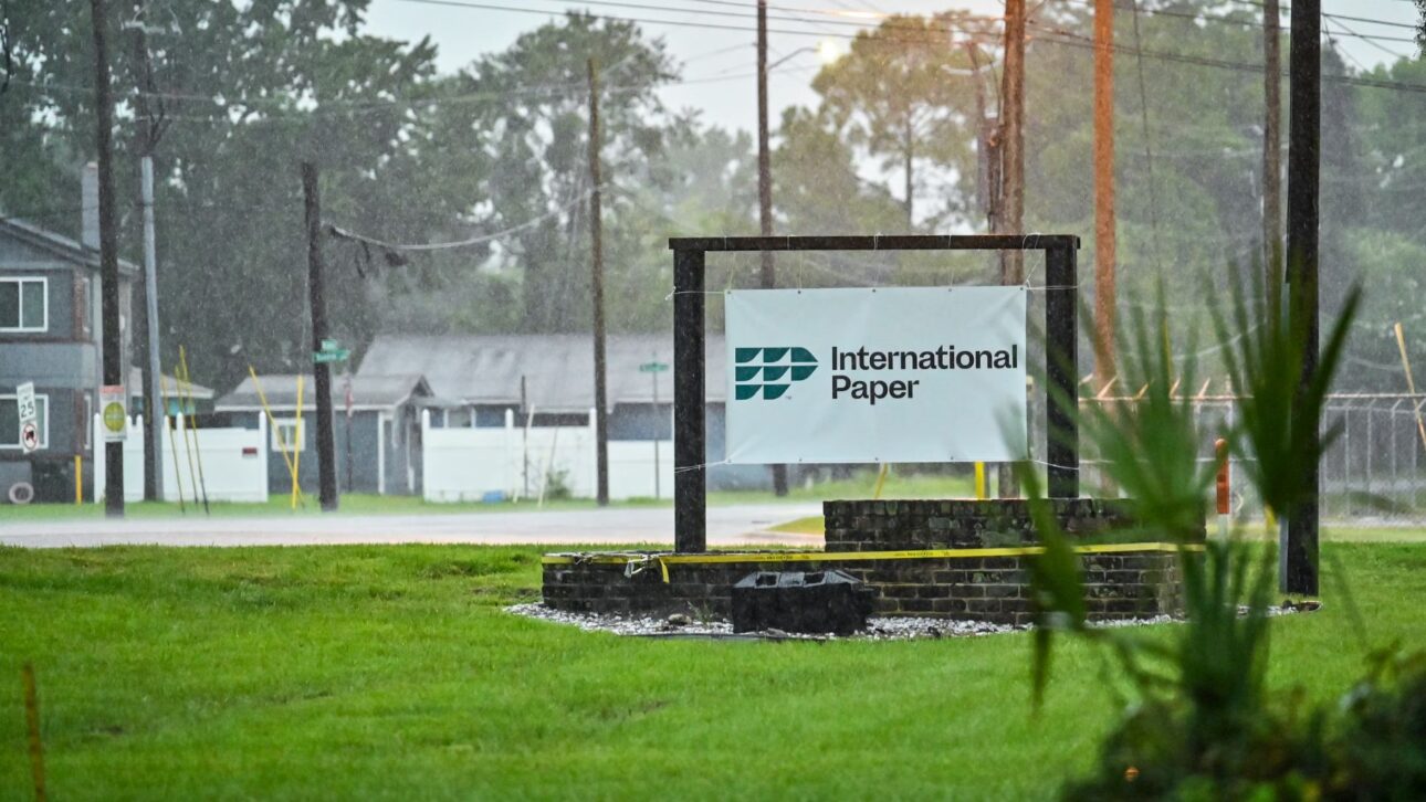 International Paper anuncia cierre de dos fábricas en EE. UU., despide a 218 empleados y transfiere producción tras caída de demanda y reestructuración industrial.