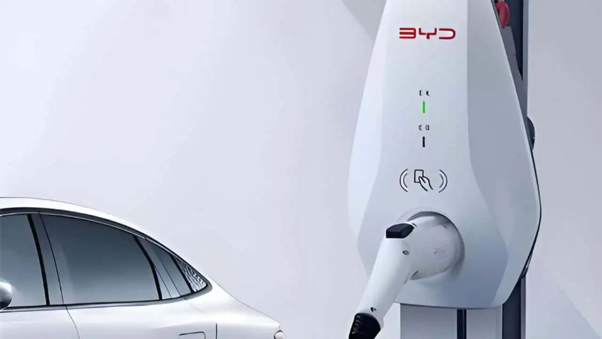 BYD lança na China sistema de compartilhamento de carregadores residenciais, permitindo renda com wallbox e recarga mais barata via app.