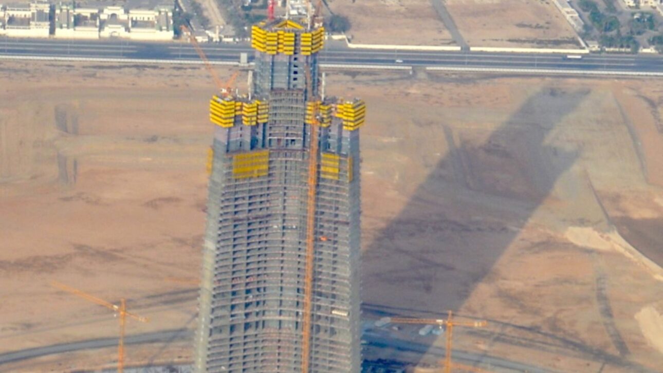 Reanudación de la Jeddah Tower mira 1.000 metros, inversión de US$ 20 mil millones y desafíos técnicos que pueden redefinir la ingeniería de los superrascacielos.