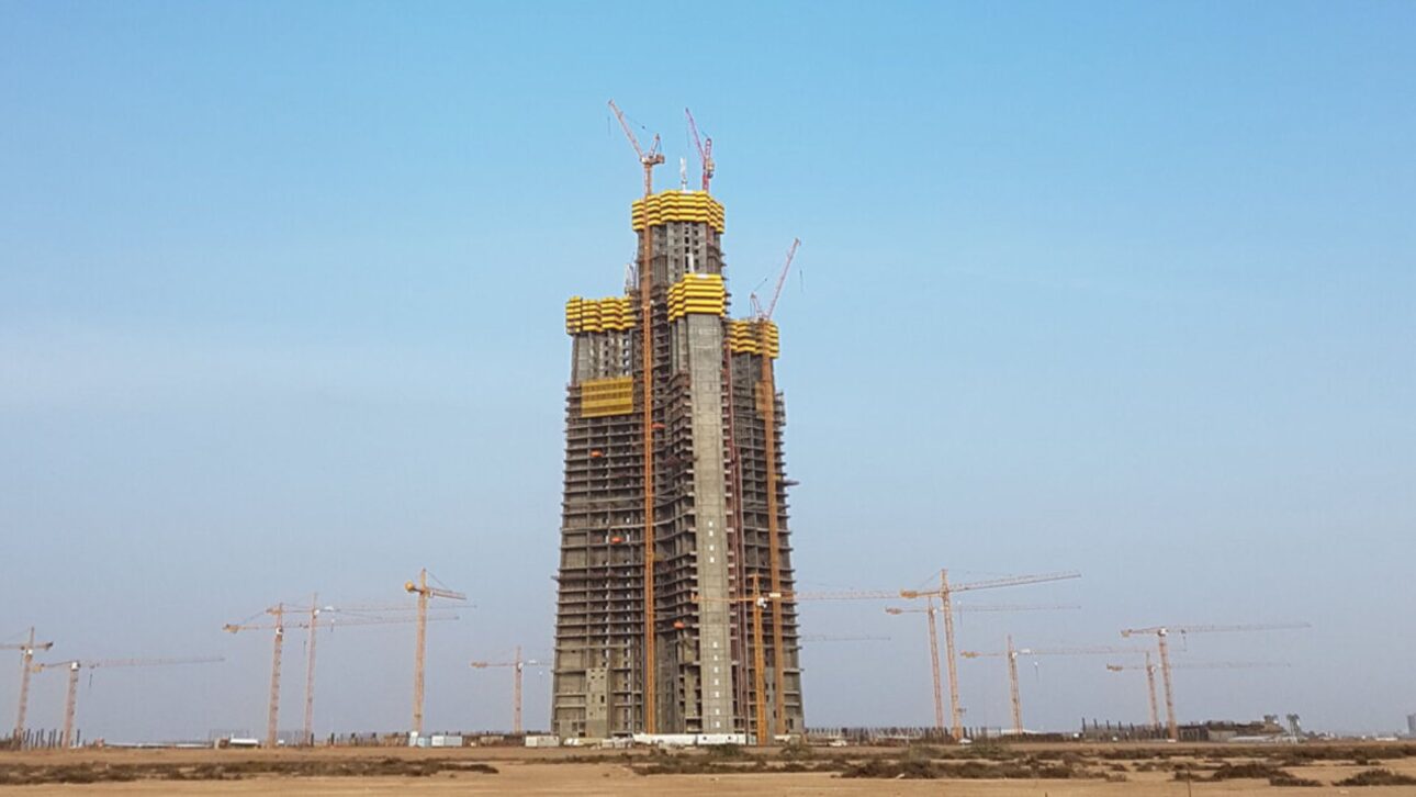 Reanudación de la Jeddah Tower mira 1.000 metros, inversión de US$ 20 mil millones y desafíos técnicos que pueden redefinir la ingeniería de los superrascacielos.