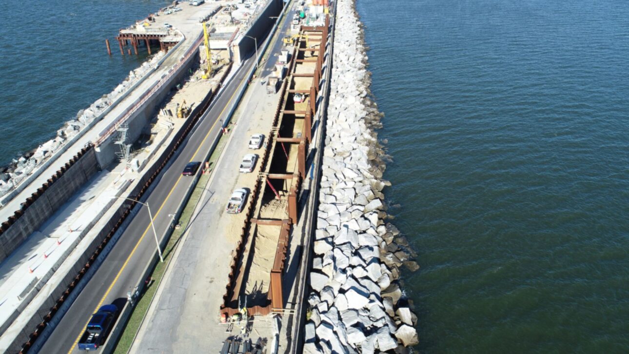 Chesapeake Bay Bridge–Tunnel: 37 km entre viaductos y túneles sumergidos, con 4 islas artificiales. Entienda por qué la carretera desaparece en el mar.