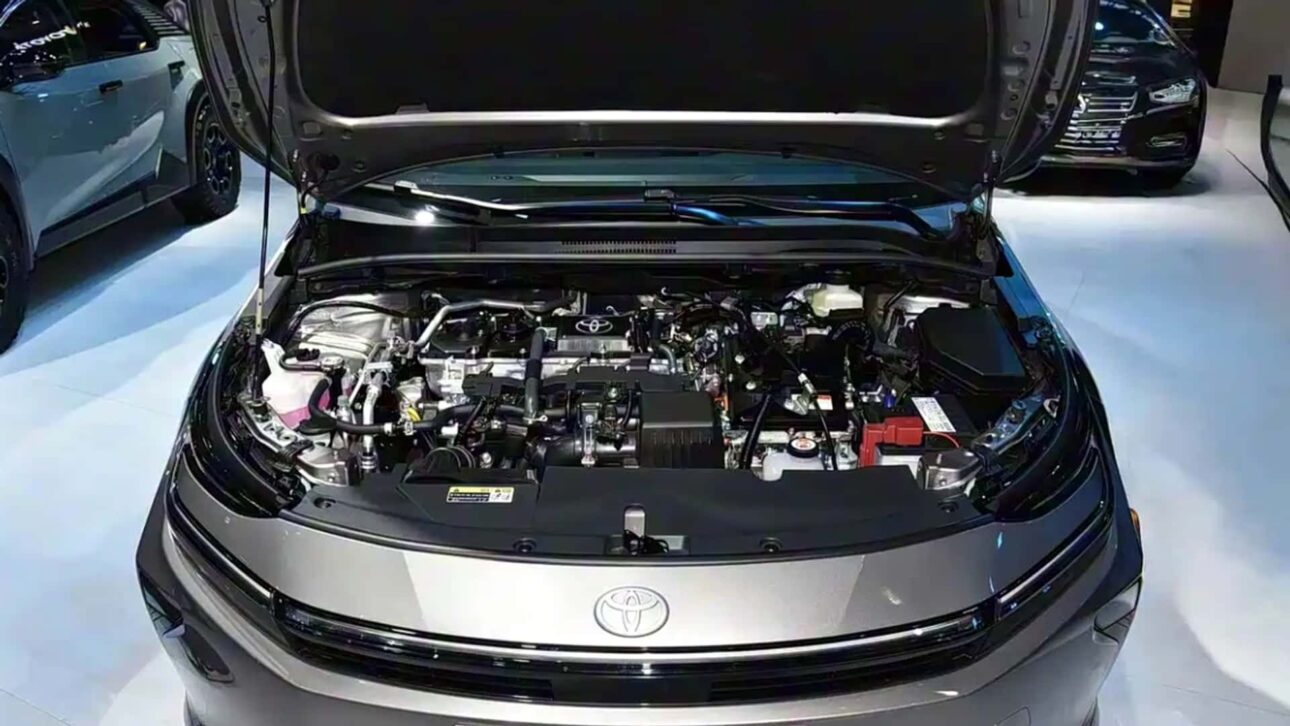 Toyota Corolla 2026 gana visual inspirado en el Prius, distancia entre ejes de 2,75 m y motor híbrido de 137 cv en China; sin confirmación global.
