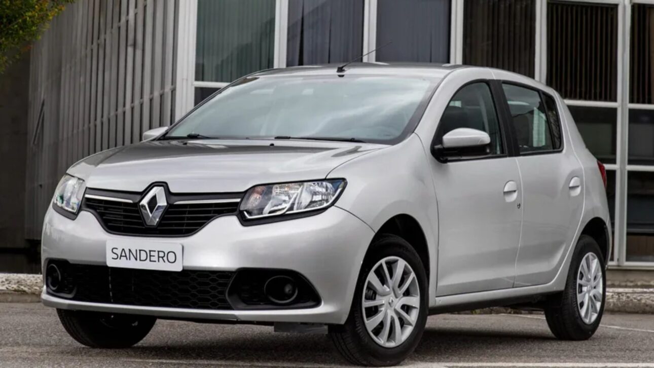 Renault Sandero usado cuesta a partir de R$ 30 mil, tiene consumo equilibrado, mantenimiento barato y sigue entre los más buscados en Brasil.