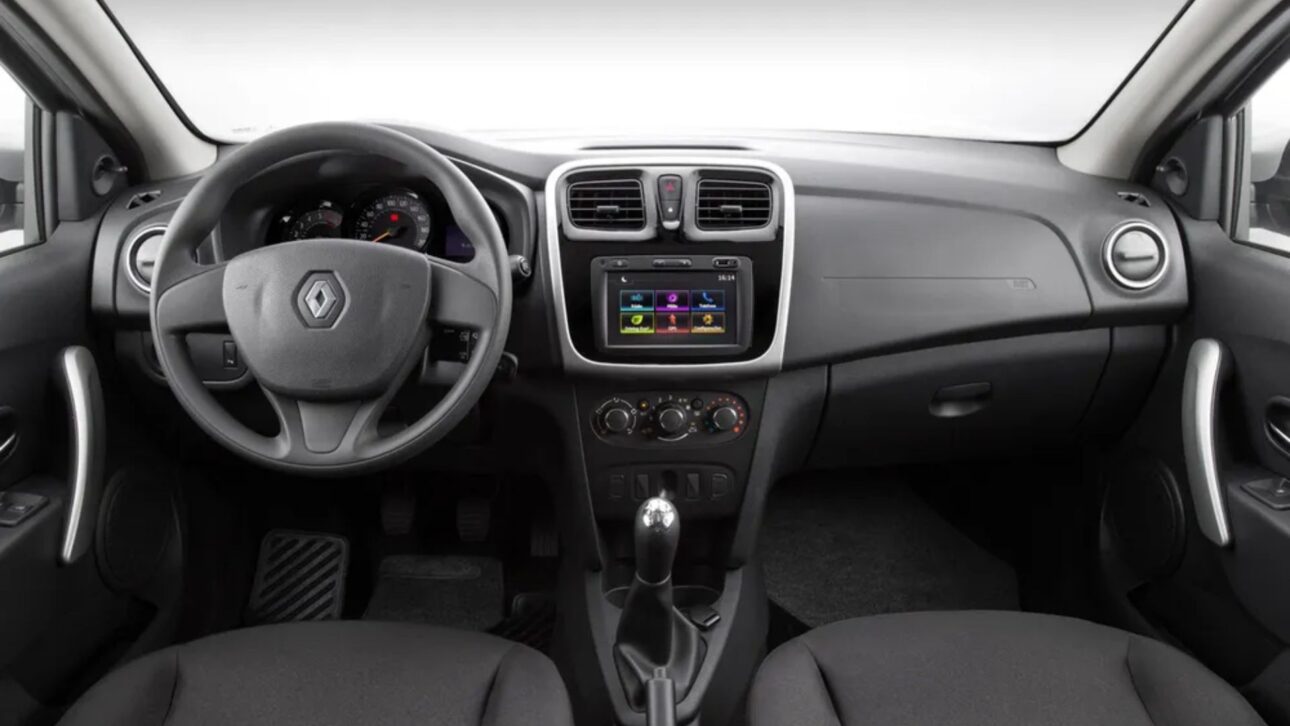 Renault Sandero usado cuesta a partir de R$ 30 mil, tiene consumo equilibrado, mantenimiento barato y sigue entre los más buscados en Brasil.