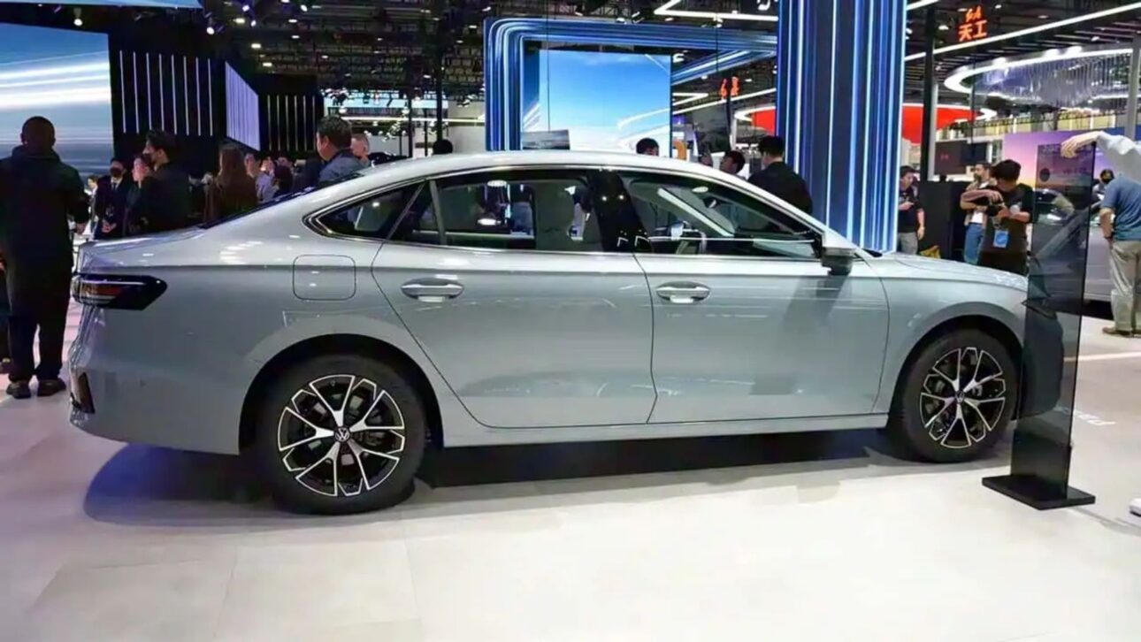 Volkswagen confirma Passat ePro híbrido enchufable con hasta 1.300 km de autonomía, 323 cv y estreno previsto para 2026, inicialmente enfocada en el mercado chino.