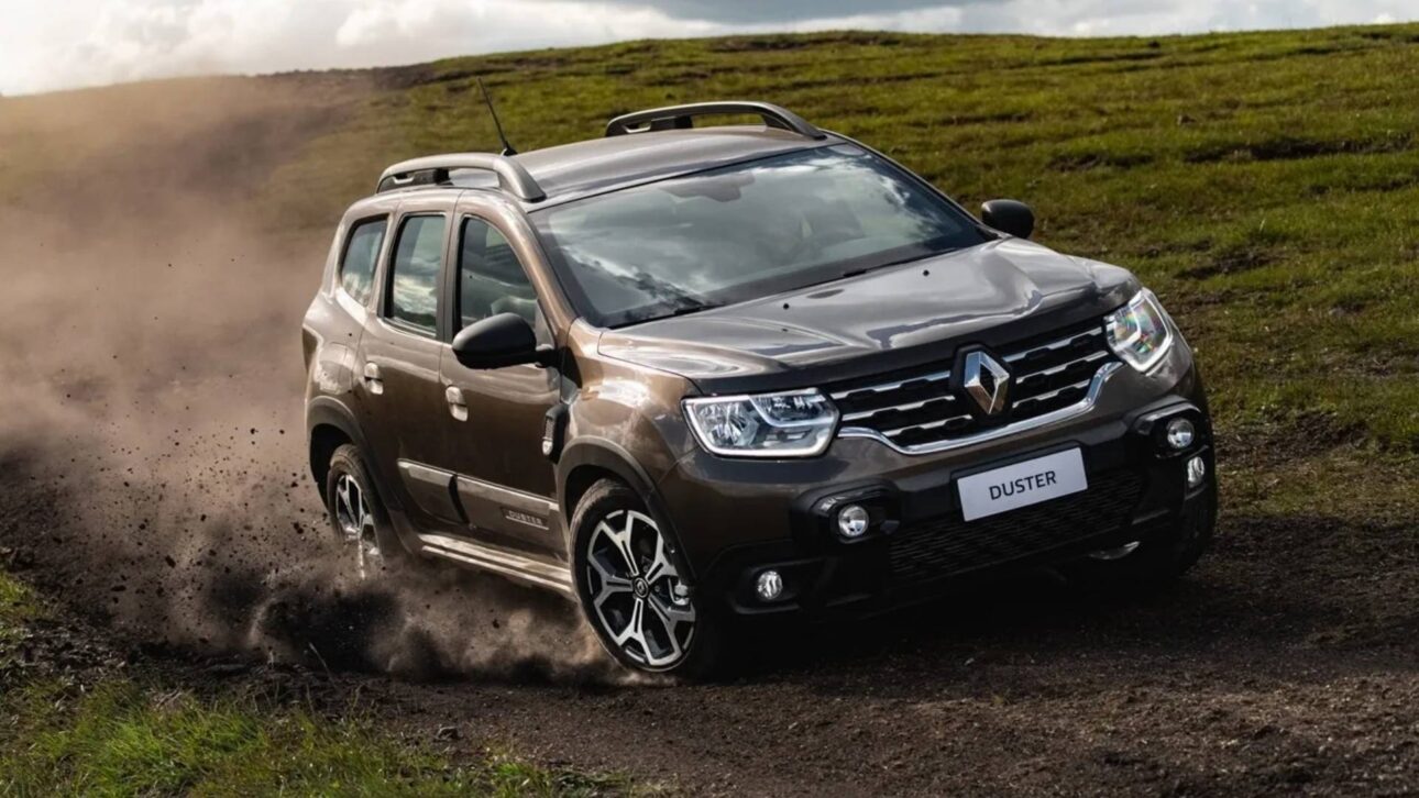 Renault Duster seminovo combina porte de SUV compacto, posição de dirigir elevada e mecânica conhecida no mercado, com foco em uso misto entre cidade e estrada. (Créditos/ Divulgação Renault)