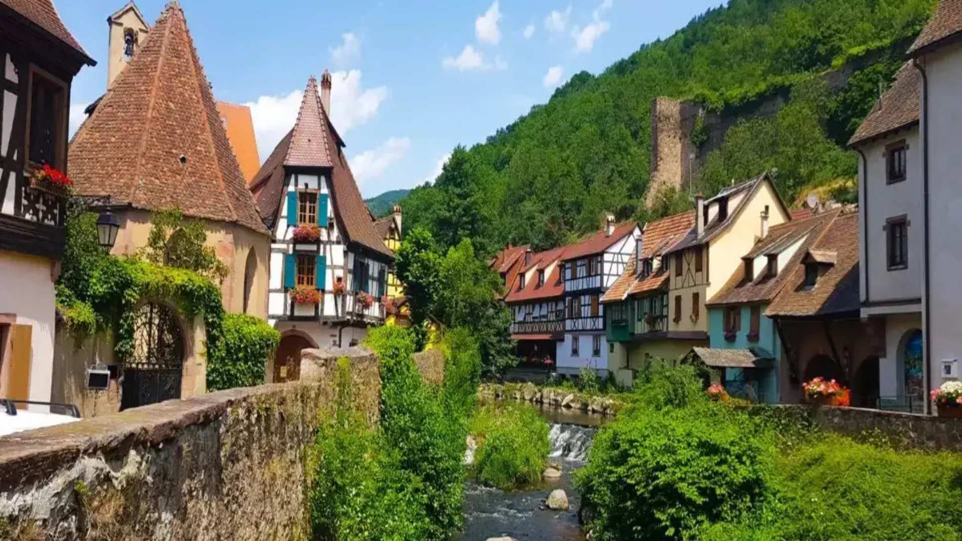 Ambert vende casas por 1 euro, mas exige renda limitada, reforma em 36 meses e 3 anos de moradia, com regras e multas no edital.