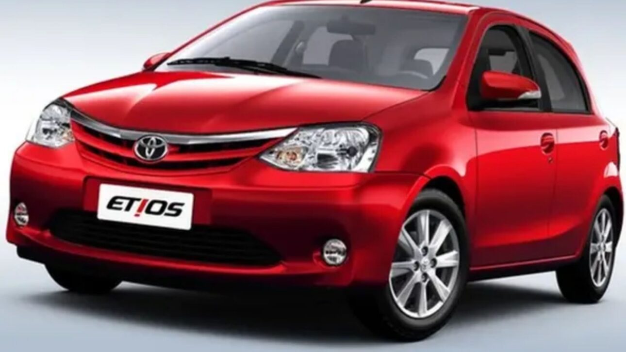 Coches usados de Toyota hasta R$ 50 mil reúnen consumo equilibrado, espacio interno y versiones con tracción 4x4 y motor 2.4, según la Tabla Fipe.