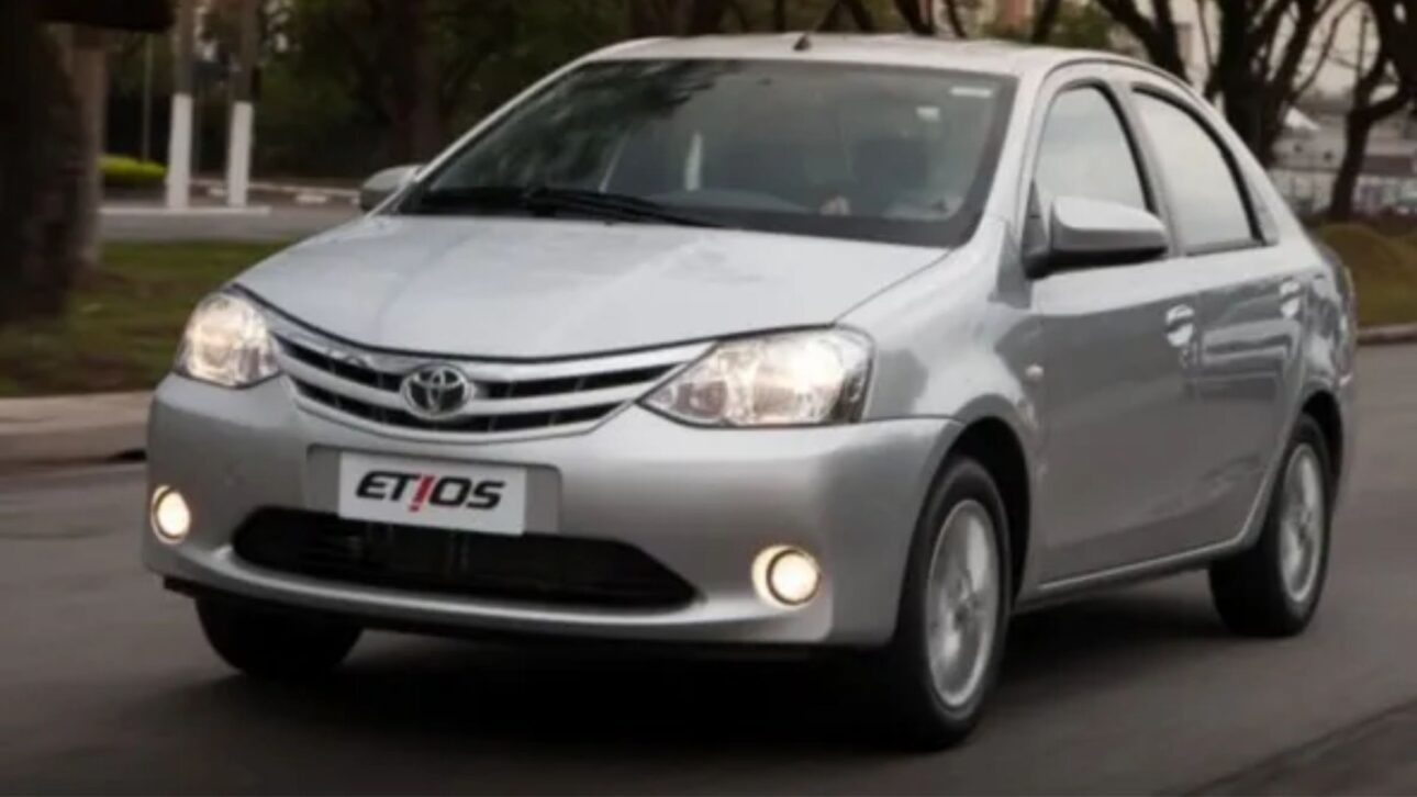 Coches usados de Toyota hasta R$ 50 mil reúnen consumo equilibrado, espacio interno y versiones con tracción 4x4 y motor 2.4, según la Tabla Fipe.