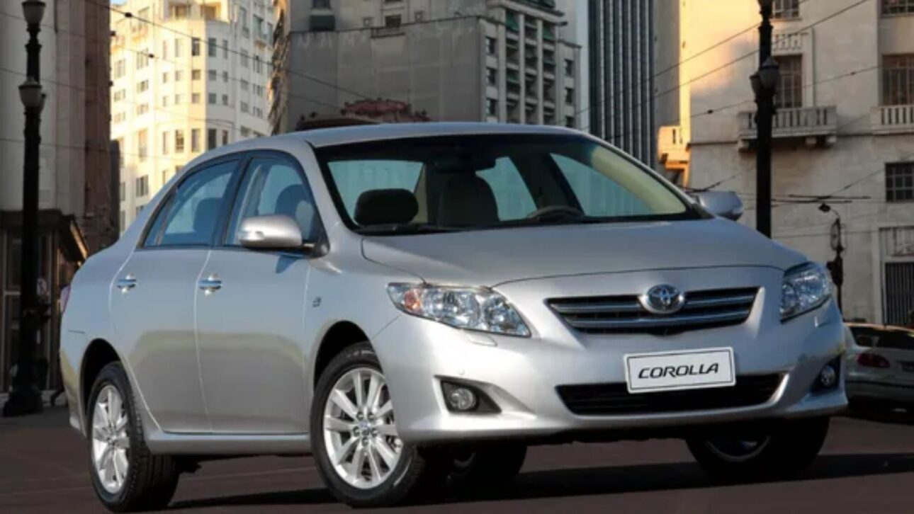 Coches usados de Toyota hasta R$ 50 mil reúnen consumo equilibrado, espacio interno y versiones con tracción 4x4 y motor 2.4, según la Tabla Fipe.