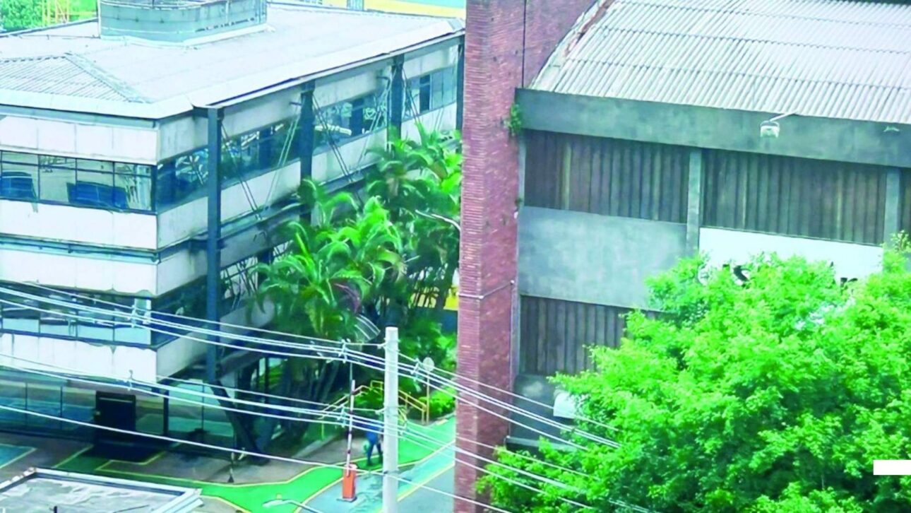 La fábrica de Isover en Santo Amaro se cerrará tras TAC con el MP y la Cetesb. Cierre hasta 2026 afecta alrededor de 150 empleos en la zona sur de SP.