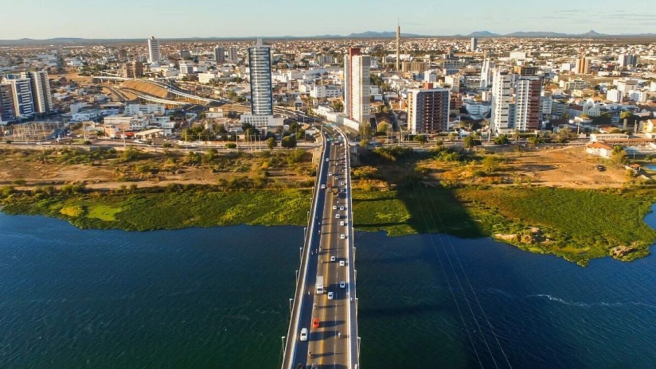 Petrolina transforma sol y irrigación en energía limpia, frutas exportadas y turismo en el sertão, con impacto económico y presencia en los mercados europeo y americano.