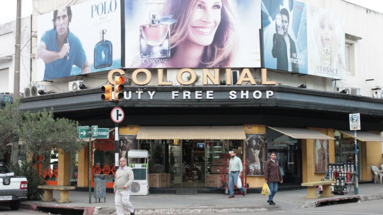 Brasileños amplían rutas de compras en el exterior y pasan a buscar free shops en ciudades de Uruguay, como Rivera y Río Branco, siguiendo reglas fiscales.