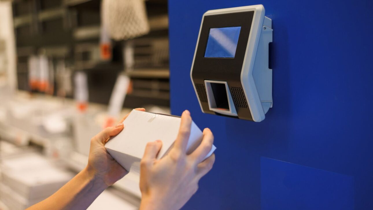 Lectores De Precios Forman Parte De La Rutina En Supermercados Grandes Y Permiten Verificar Precios A Pocos Metros Del Producto Antes De Llegar A La Caja.