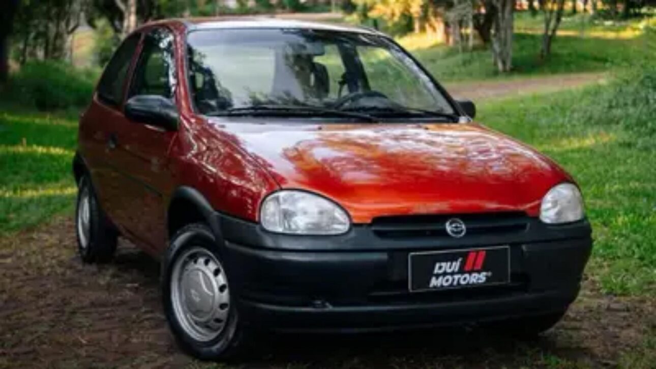 Chevrolet Corsa 1996 con 85 mil km aparece a la venta por R$ 26,9 mil, destaca consumo urbano, conservación rara, pintura original y exención de IPVA en 2026.