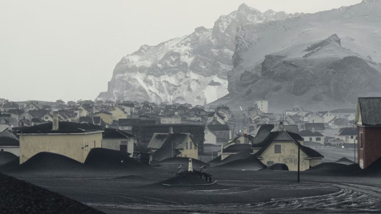 El enfriamiento de lava con agua de mar en la lava en el volcán Eldfell salvó el puerto de Heimaey y cambió la isla de Heimaey.
