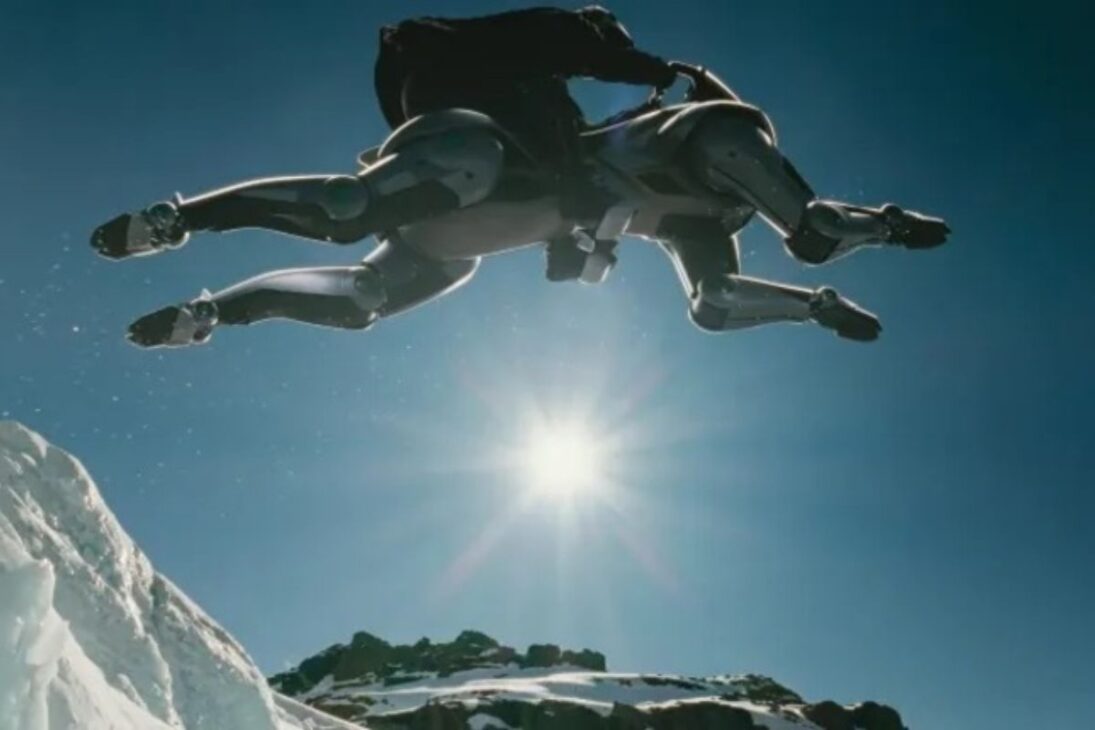 Kawasaki revela CORLEO, moto sin ruedas y criatura robótica, moto a hidrógeno creada para turismo de aventura en senderos extremos con cero emisiones.