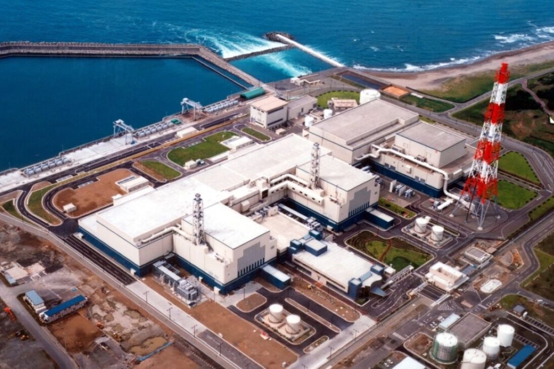 Japón reconecta la mayor planta nuclear del mundo en Niigata, reaviva temor por Fukushima y usa energía extra para centros de datos de inteligencia artificial.