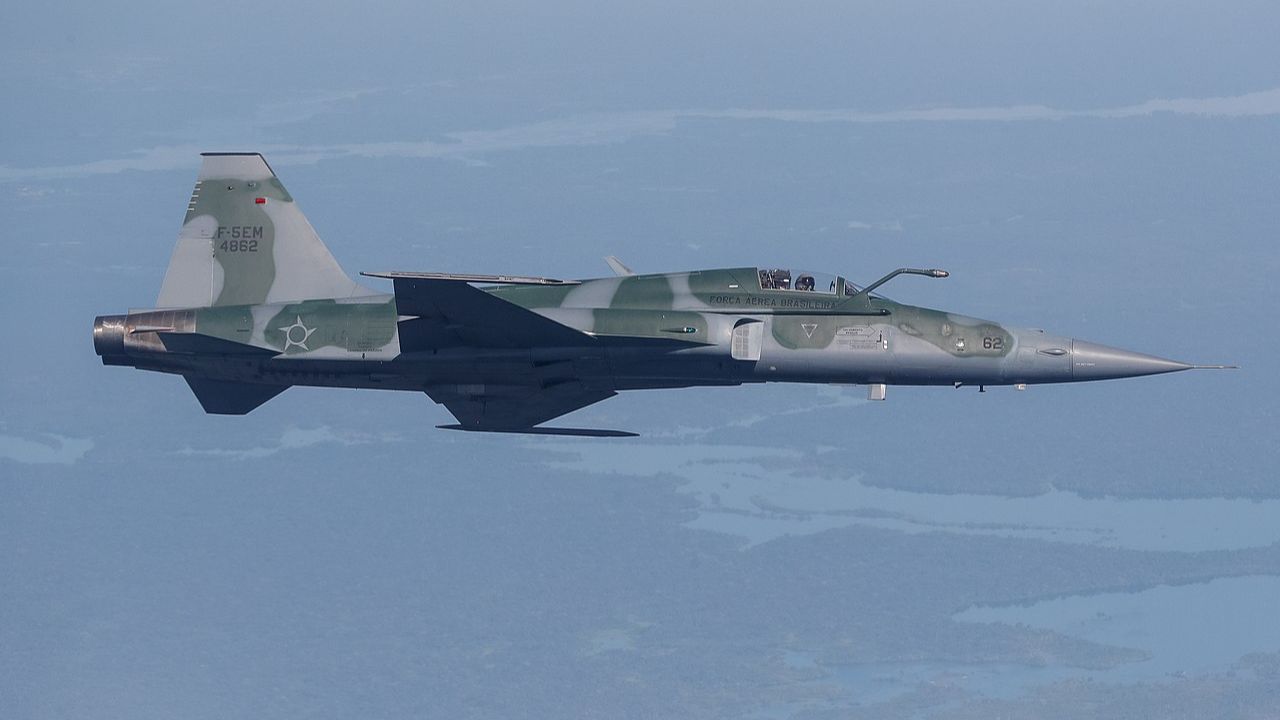 Jatinho entre São Paulo e Anápolis é interceptado por caça F-5 da FAB, faz blitz aérea de rotina enquanto Força Aérea explica risco de tiro de alerta e até abatimento (2)