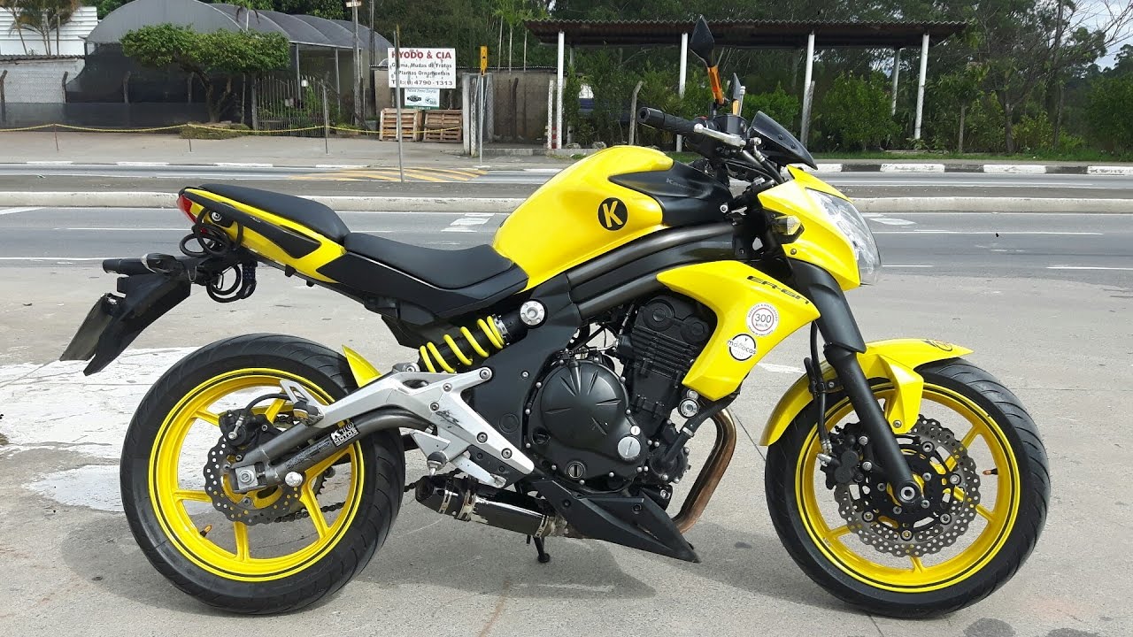 Com motor 650 cc de até 72 cv, desempenho de naked esportiva e versões com ABS entre R$ 26 mil e R$ 38 mil, a Kawasaki ER-6n usada entrega potência de sobra com custo ainda acessível