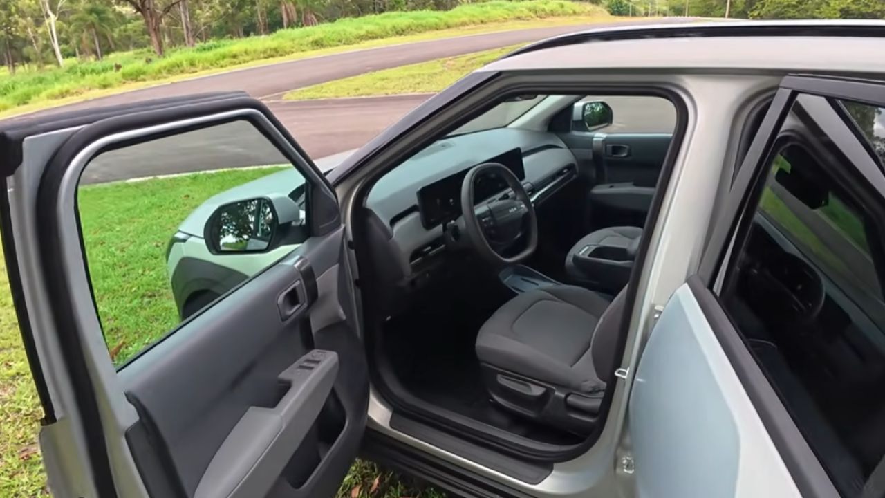 SUV compacto Kia EV3 entra no mercado de carros elétricos com 600 km de autonomia e produção no México que ajuda a reduzir preço no Brasil.