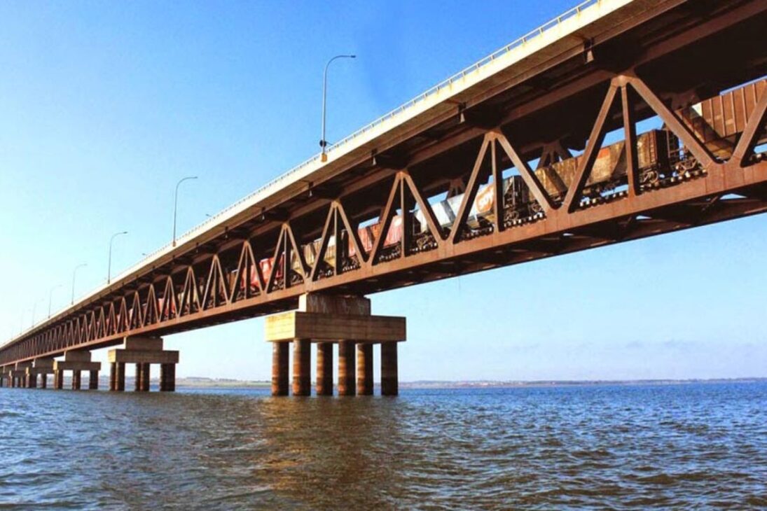 La mayor puente fluvial de Brasil cruza el Río Paraná, une São Paulo con Mato Grosso do Sul y acorta el acceso del agro al Puerto de Santos, reforzando la logística nacional