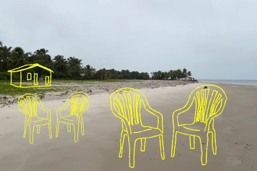 mar traga un pedazo de isla cerca de Salvador en Cacha Pregos, en Vera Cruz; la obra de contención intenta detener la erosión costera y salvar la costa después de años de avance.