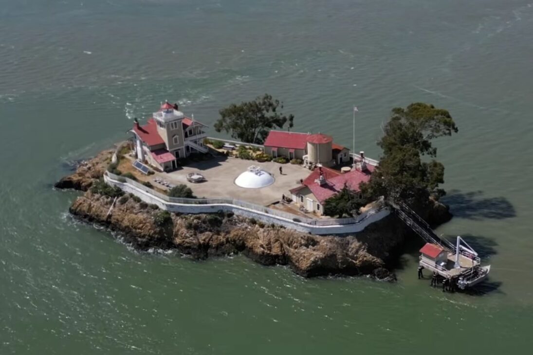 Vea cómo una mujer vive un año sin pagar alquiler en el faro de 150 años en la diminuta isla East Brother Light Station en la bahía de San Francisco.