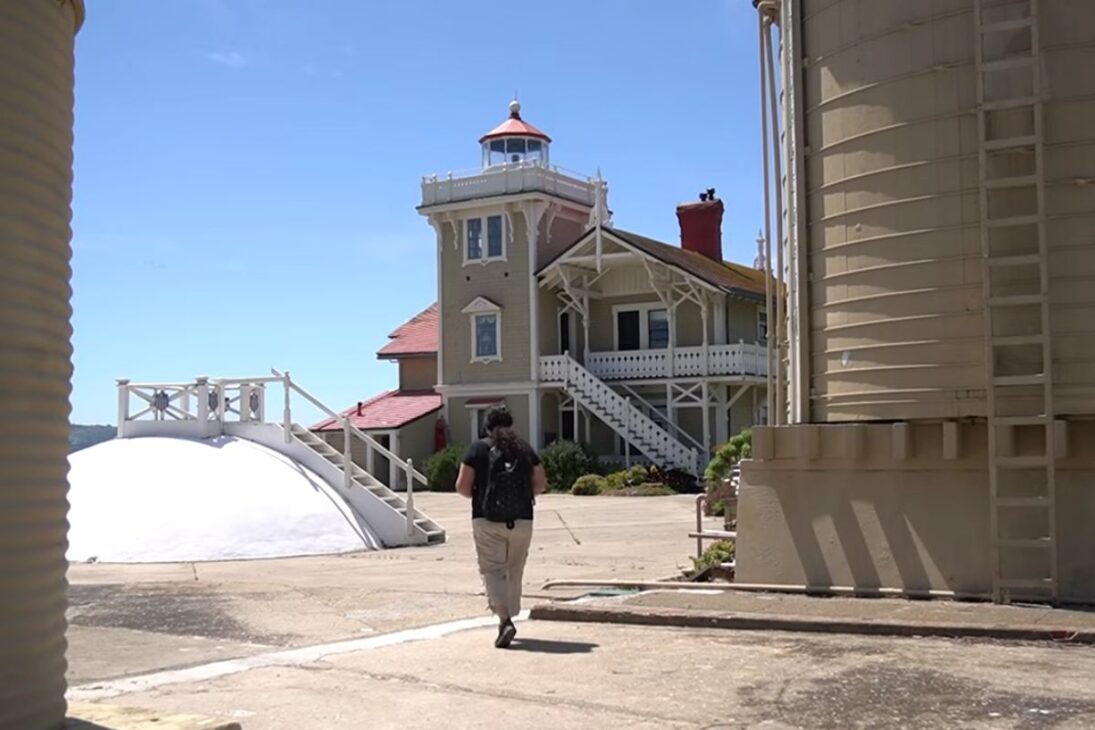 Vea cómo una mujer vive un año sin pagar alquiler en el faro de 150 años en la diminuta isla East Brother Light Station en la bahía de San Francisco.