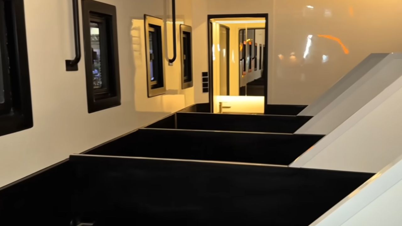 mayor carreta motorhome con agua 700 L, cocina externa, cavaleira eléctrica y suite lujosa en la Expo Motorome 2025. Veja detalles.