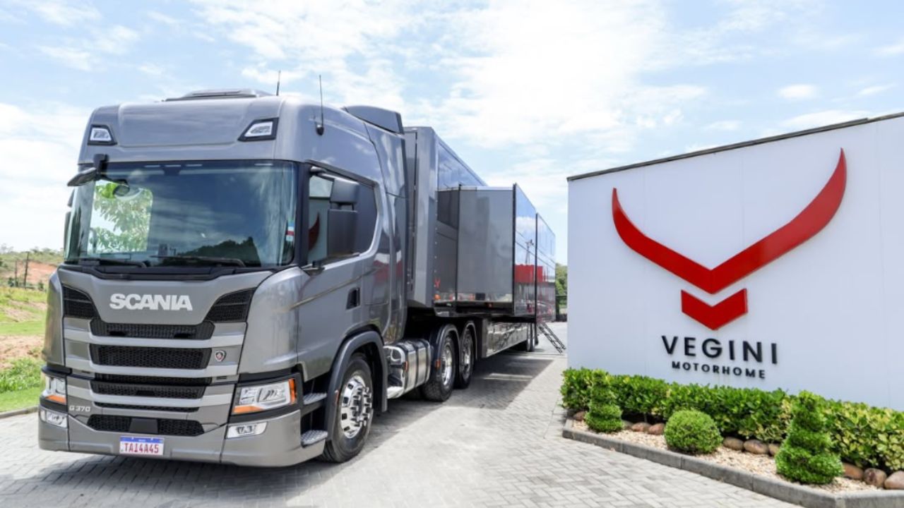 mayor carreta motorhome con agua 700 L, cocina externa, cavaleira eléctrica y suite lujosa en la Expo Motorome 2025. Veja detalles.