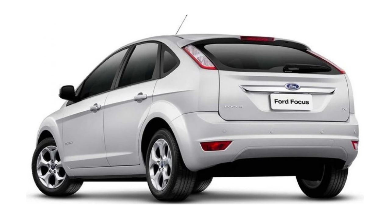 En el rango de R$ 42 mil, con motor 2.0 Duratec de 148 cv y suspensión multilink, el Ford Focus Hatch 2013 se convierte en un ‘hallazgo’ en los clasificados y ofrece dirigibilidad de carro premium por precio de compacto