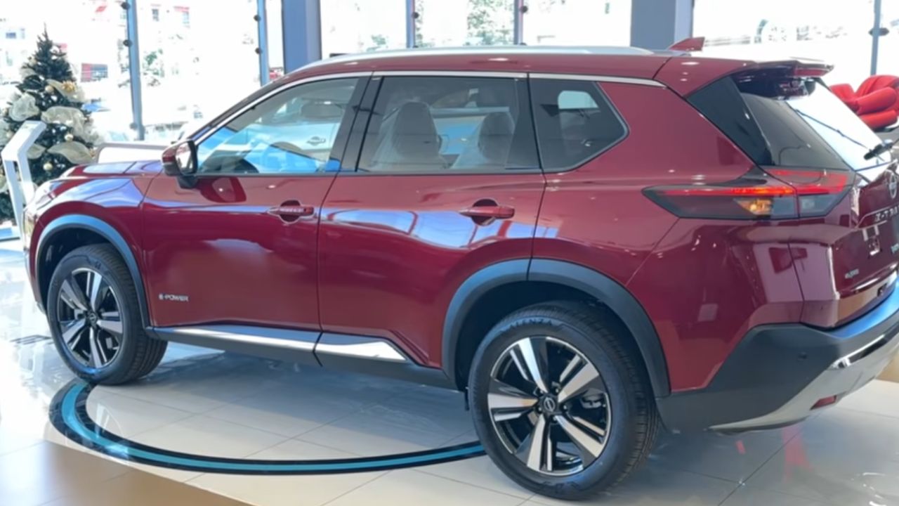 Nissan X-Trail e-Power aparece en Paraguay con 207 cv, hasta 24 km/l, tracción AWD y siete lugares y ya se estima que llegará a Brasil en 2026.