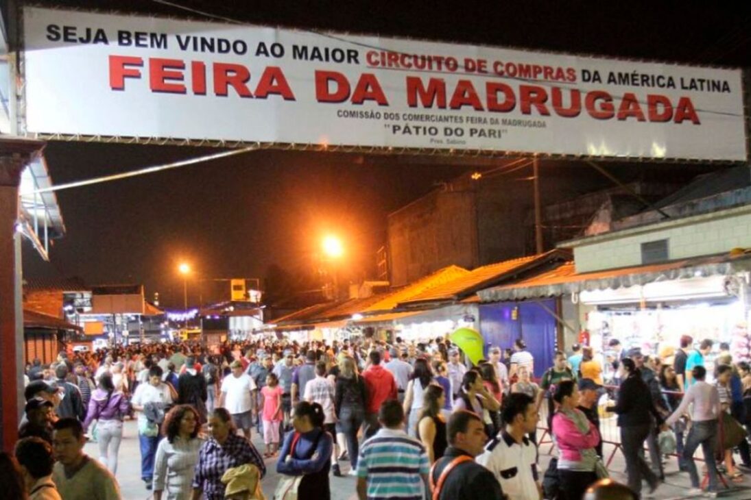 Brás, mayor mercado de calle de Brasil, expone a vendedores ambulantes y comercio ambulante bajo presión de la Operación Delegada y de la fiscalización diaria en las calles del centro.