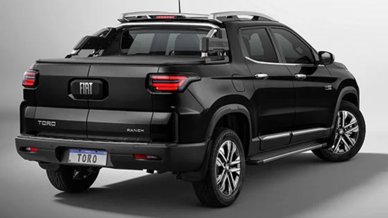 Fiat Toro Ranch 2026 con motor 2.2 turbo diésel y tracción integral sin piloto automático adaptativo compara con Maverick