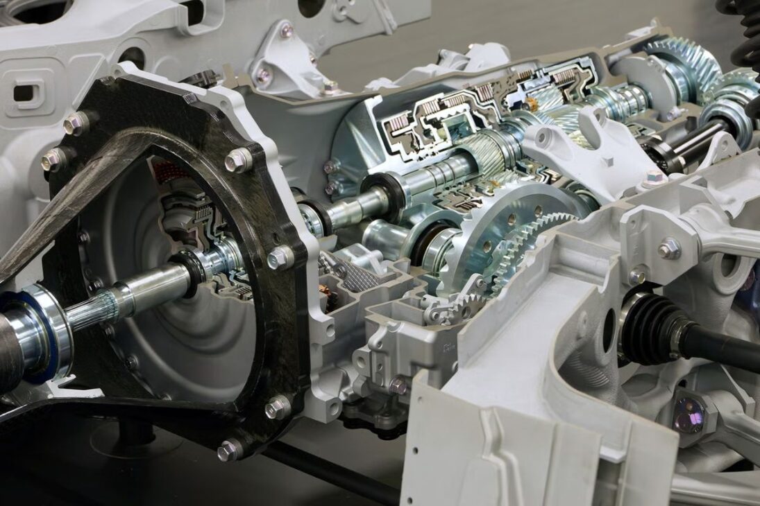 El Nuevo Motor V8 Biturbo 4.0 de Toyota Equipa el Toyota GR GT con Motor V8 Biturbo, Sistema Híbrido Trasero y Cárter Seco para Enfoque Total en Pista.