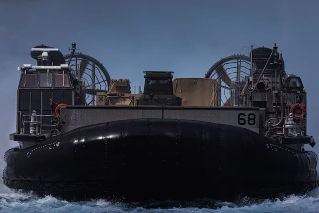 El aerodeslizador gigante cruzaba el Canal de la Mancha como hovercraft veloz, pero perdió espacio frente a ferries a diésel y al Eurotúnel en las rutas de cruce.