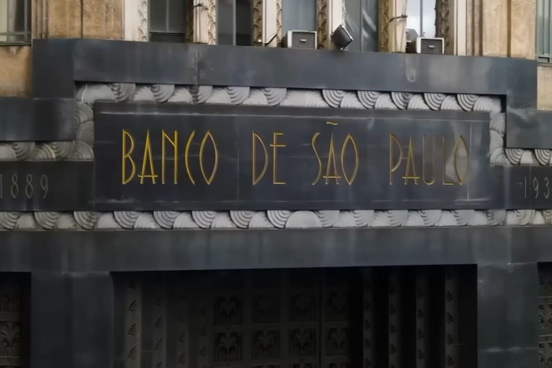 Banco más imponente de São Paulo, joya art déco brasileño en el centro de São Paulo, sigue como edificio histórico mientras fondo inmobiliario no avanza.