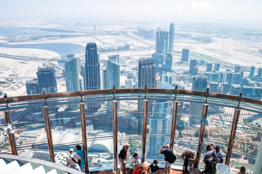 El edificio más alto del mundo en Dubai combina fachada de vidrio y soluciones de ingeniería contemporánea para simbolizar el avance de los Emiratos, uniendo mirador, lujo y turismo global.
