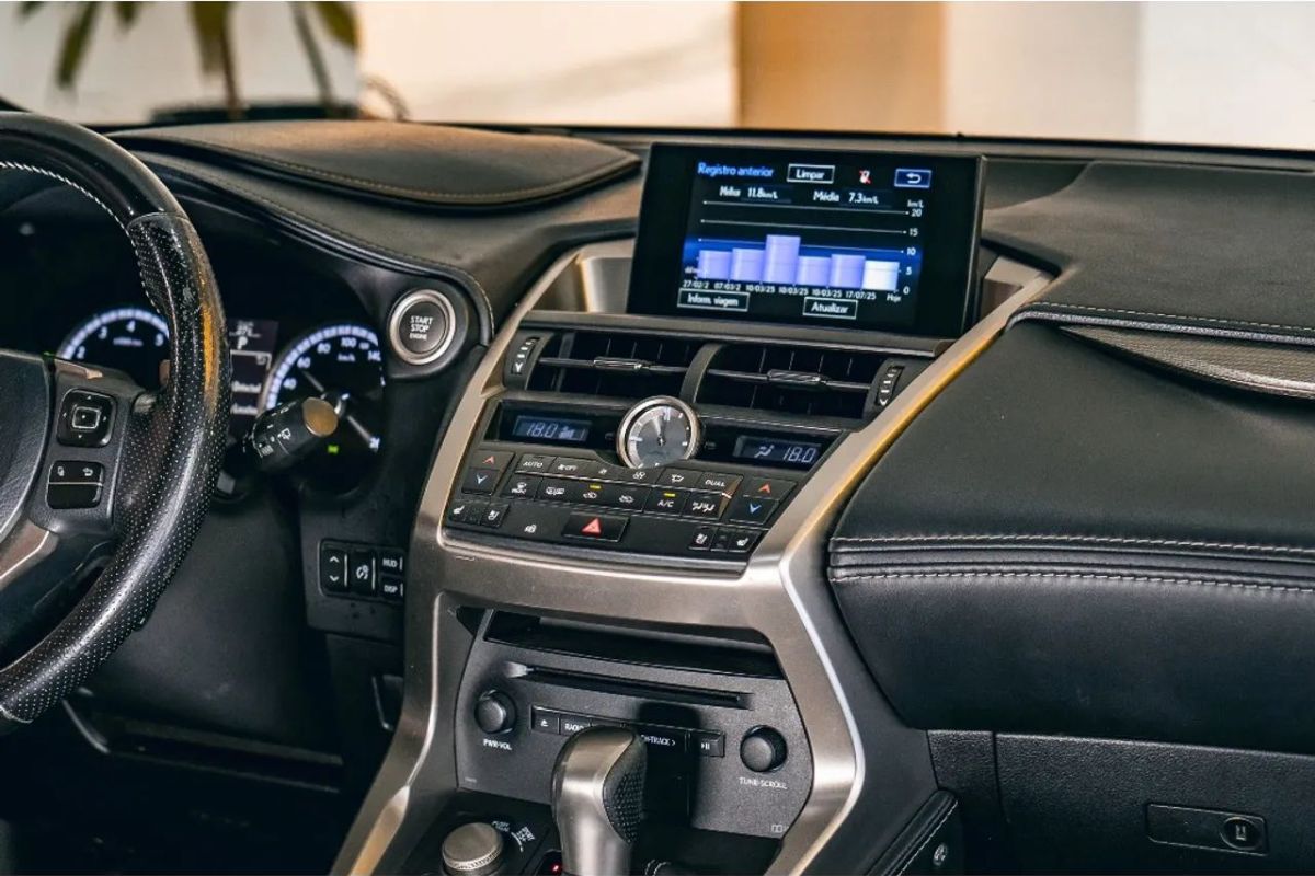 Lexus ES 350, sedan V6 de luxo com mecânica Toyota e V6 3.5 aspirado, pode custar menos que SUV zero quilômetro no Brasil.