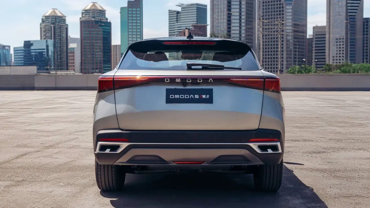 Omoda 5 híbrido 2026 llega como SUV compacto de alto costo-beneficio, consumo bajo, autonomía superior a 700 km y paquete tecnológico que presiona rivales.