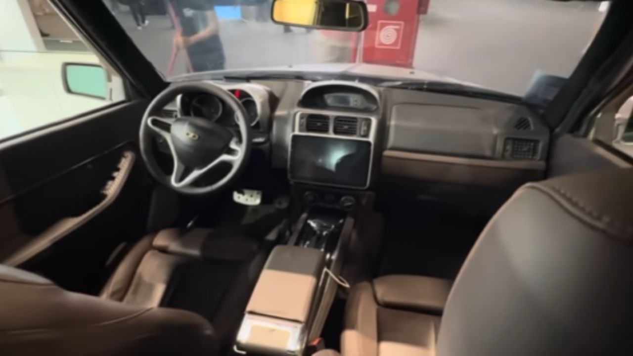 SUV artesanal pernambucano es prototipo brasileño con motor 4.0 seis cilindros exhibido en el salón del automóvil 2025.