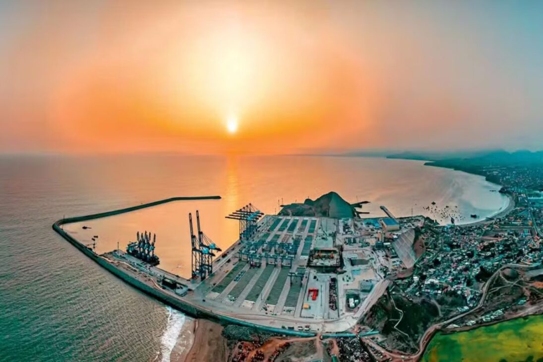 Perú Coloca Chancay en la Ruta del Pacífico Al Transformar el Puerto de Chancay en Puerto de Aguas Profundas Ligado a Guangzhou por la Iniciativa Cinturón y Ruta.