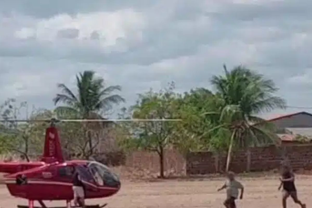 Pouso de emergência de helicóptero em campo de futebol em Itapiúna termina em assalto e expõe riscos em áreas rurais, com medo crescente entre moradores.