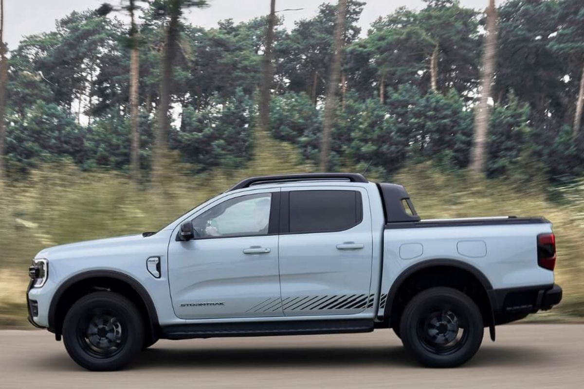 Ranger híbrida plug-in flex da Ford Ranger estreia como picape híbrida plug-in, desafia picapes a diesel e reposiciona a picape média no Brasil.