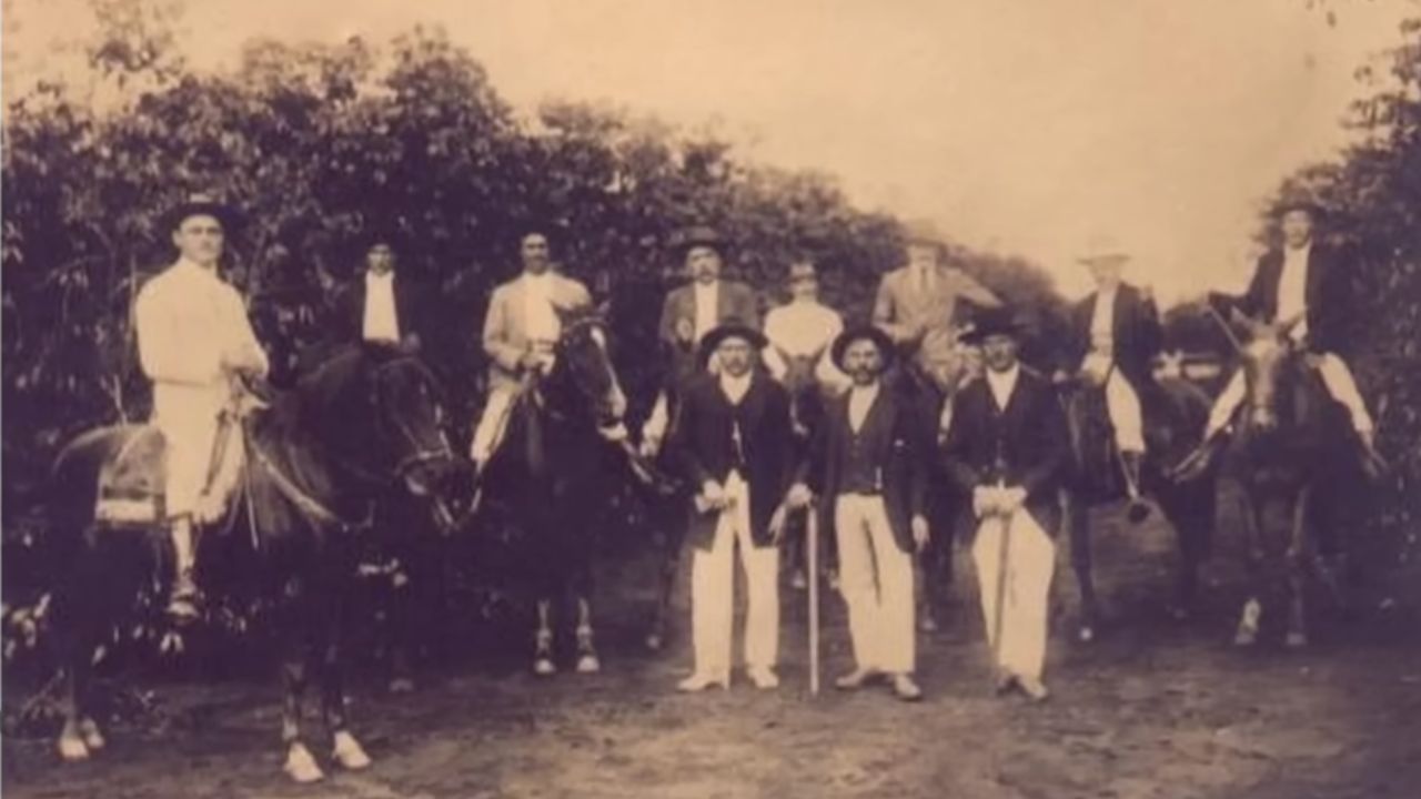 Entiende cómo R$ 900 mil millones en el agro hacen del agro paulista y del campo paulista piezas clave del agronegocio brasileño y de la regularización fundiaria.